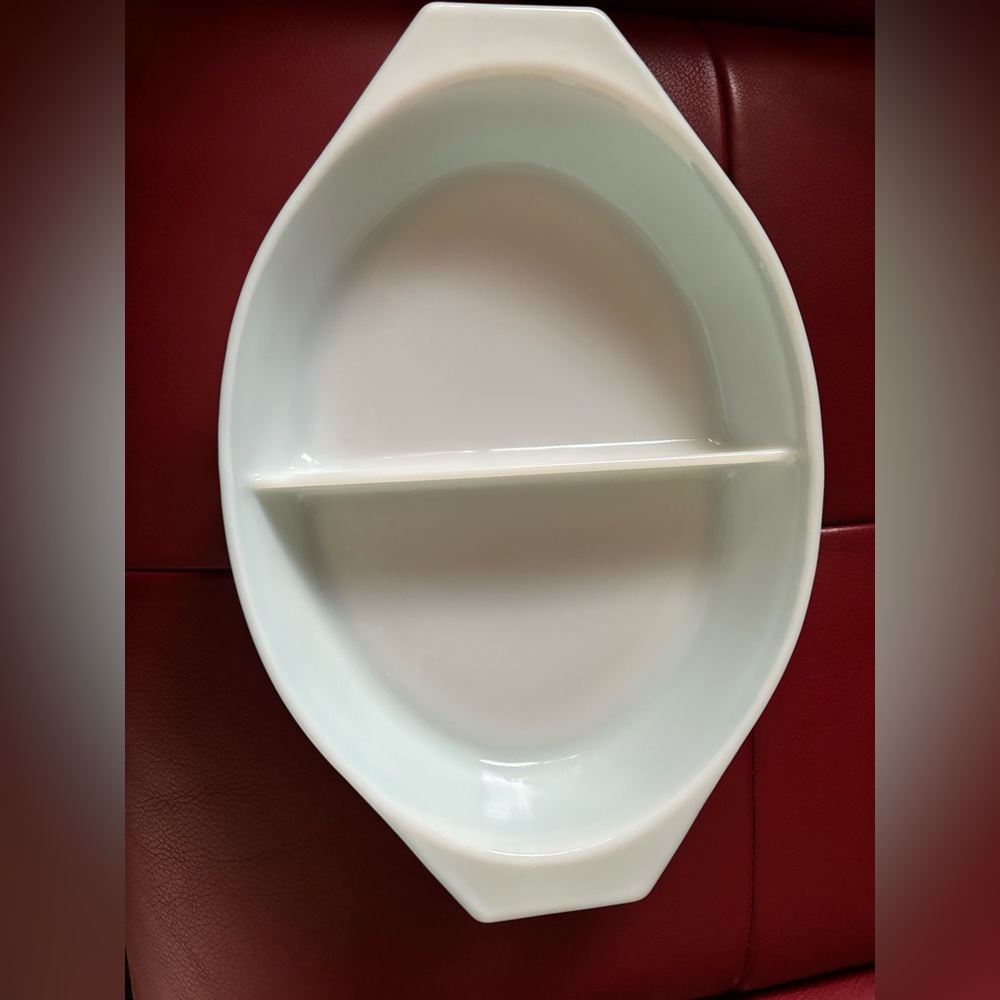 Pyrex Snowflake Divided Dish - Picture 6 of 9